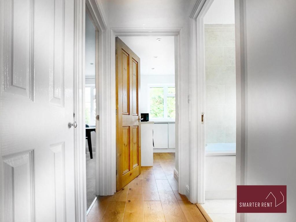 Sunninghill Village - 2 Bed - Parking And Garden Ascot  Kültér fotó